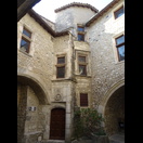 Der Innenhof eines Gebäudes